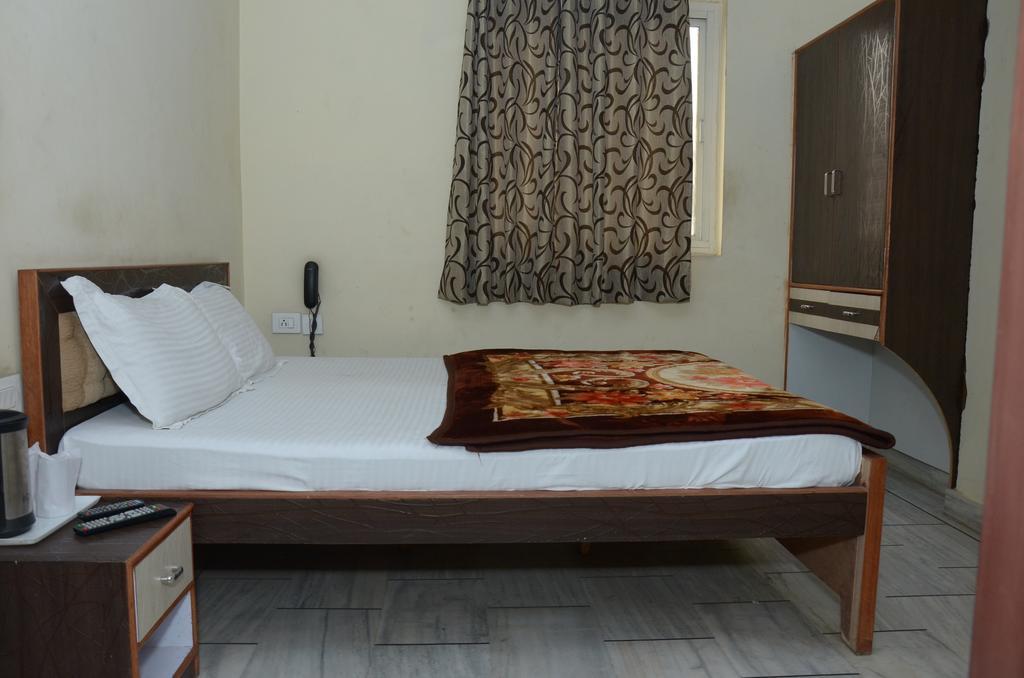 Oyo 15242 Hotel Rathi Palace Jaipur Eksteriør billede