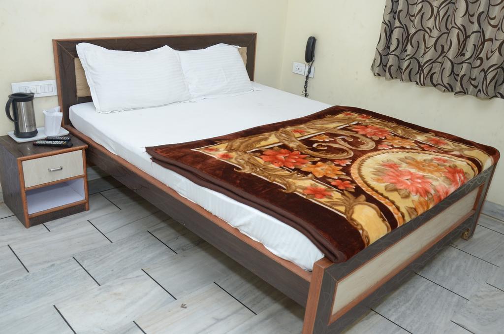 Oyo 15242 Hotel Rathi Palace Jaipur Eksteriør billede